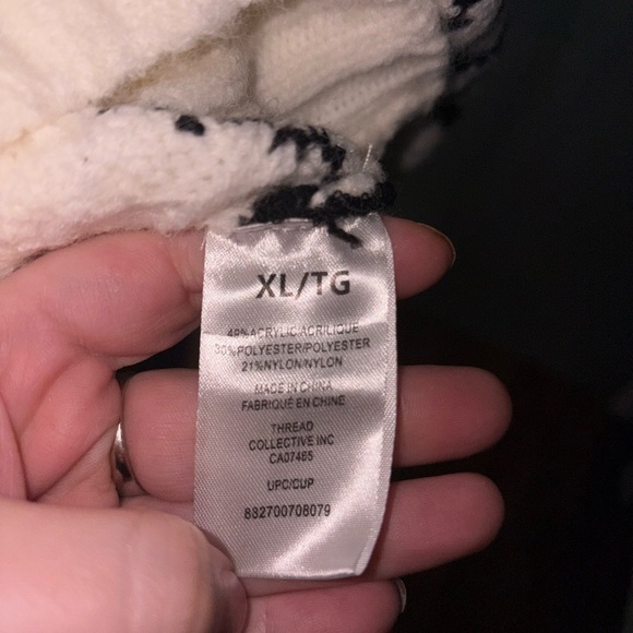 Cozy White and Black Patterned Sweater - Picture 4 of 4